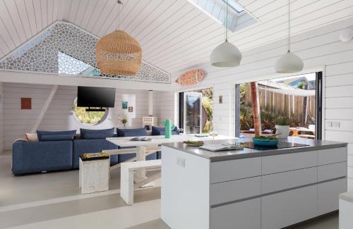 Gwithian Apartment | Experience Three Mile Beach: 4-Star Oceanfront Retreat