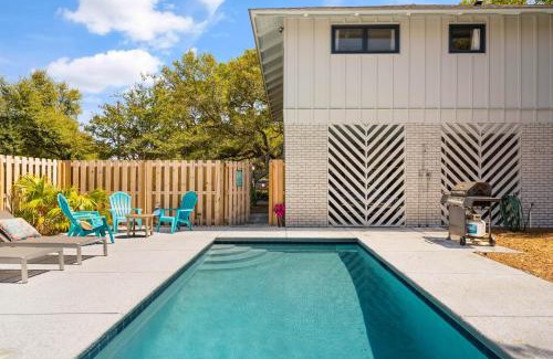 East Beach House | Family-Friendly Three Oaks Beach Cottage with Pool Access