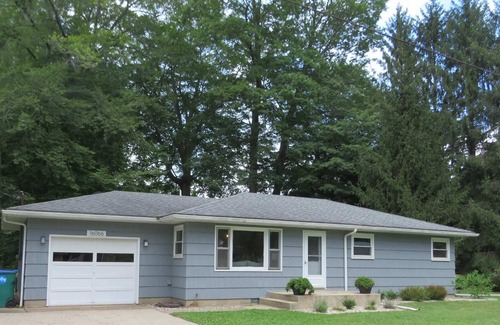 Three Oaks House | Three Oaks Cottage with private fire pit, outdoor seating, & grill!