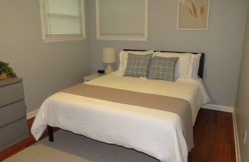 Three Oaks House | Three Oaks Cottage with private fire pit, outdoor seating, & grill!