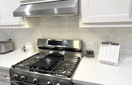 Bryan House | Grand Family Retreat at Three Oaks Estate – Perfect for Groups!