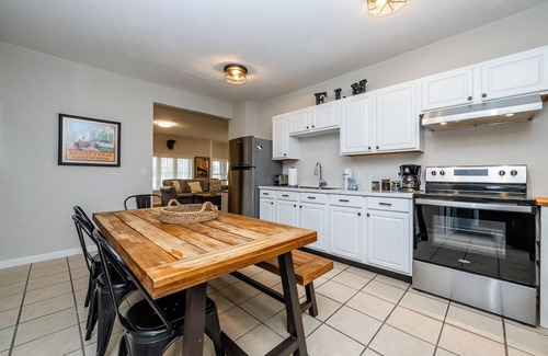Three Oaks House | Three Oaks Home Close To Everything! Two Night Summer Min!