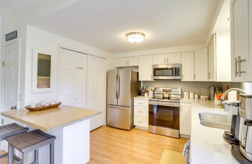 Three Oaks House | Guest Rated: Three Oaks Home with Spa - Near the Beach!