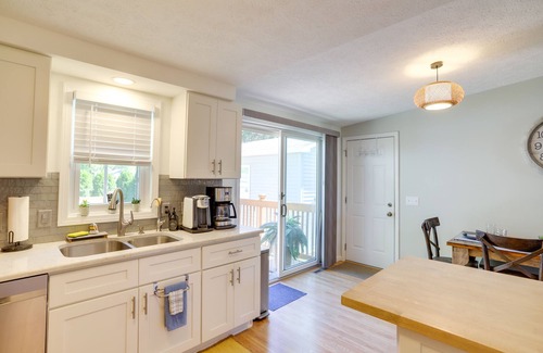 Three Oaks House | Guest Rated: Three Oaks Home with Spa - Near the Beach!