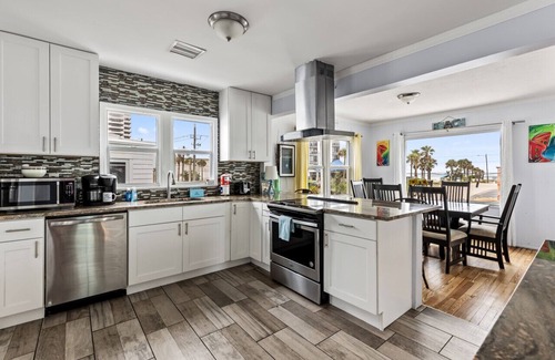 Seabreeze Park House | Beachfront Retreat at Three Oars Bungalow - Pet Friendly