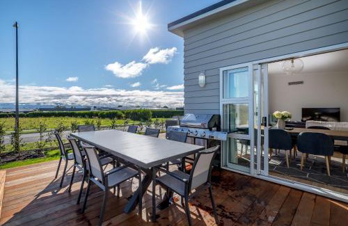 Martinborough Villa | Cozy Oceanfront Retreat at Three on Wilson - 4 Star Escape