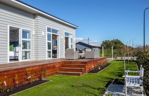 Martinborough Villa | Cozy Oceanfront Retreat at Three on Wilson - 4 Star Escape