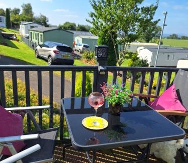 Fence Apartment | Pet-Friendly Retreat with Spectacular Three Peaks View