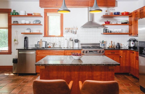 Hood River House | Three Porches Hood River, Beautiful Craftsman house in the heart of Hood River