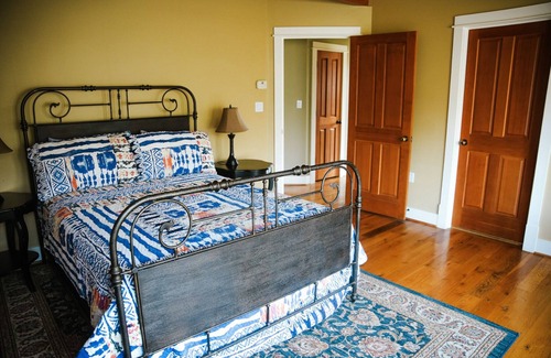 Roseland Cabin | Inviting Three Ridges Haven near Devils Backbone Brewing