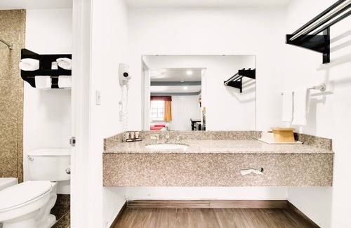 Three Rivers Hotel | Family-Friendly Comfort at OYO Hotel Three Rivers TX