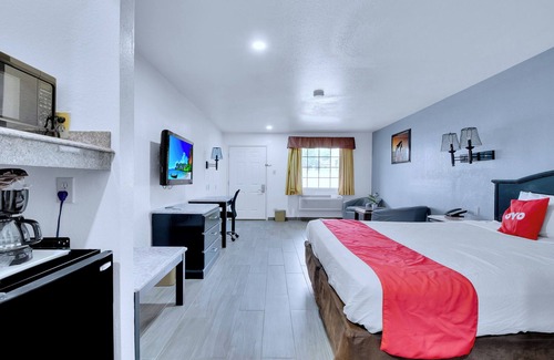 Three Rivers Hotel | Family-Friendly Comfort at OYO Hotel Three Rivers TX