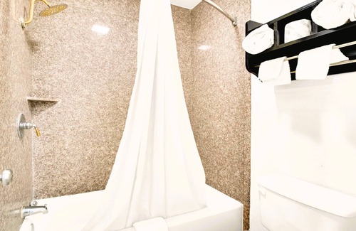 Three Rivers Hotel | Family-Friendly Comfort at OYO Hotel Three Rivers TX