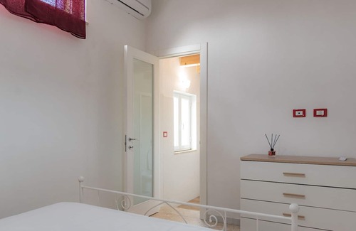 Modica House | Spacious Three-Room Apartment with Pool & Ocean View