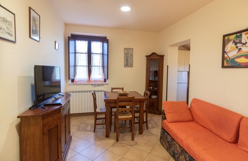 Assisi Apartment | Relaxing Three-Room Apartment with Pool - Ginestra Escape