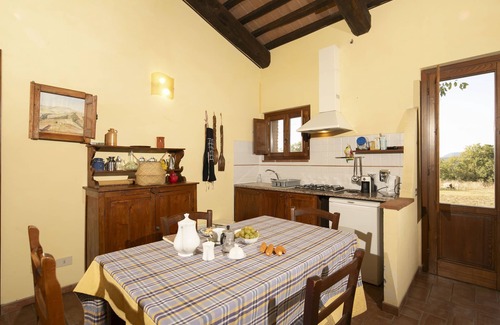 Pomarance Apartment | Ground Floor Three-Room Apartment with Outdoor Patio