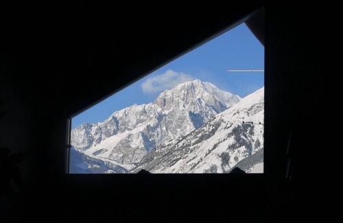 La Salle Apartment | Cozy Rooms Overlooking Mont Blanc with Private Box & Pool