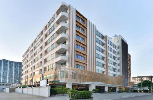 Hua Mak Hotel | Discover Three Seasons Place: Family-Friendly Getaway