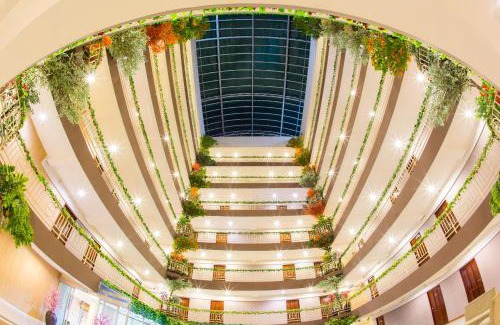 Hua Mak Hotel | Discover Three Seasons Place: Family-Friendly Getaway