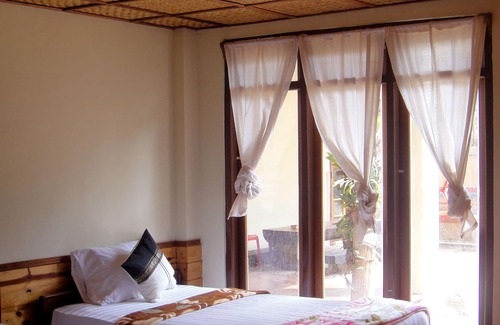 Nyaungshwe Bed & Breakfast | Cozy Three Seasons Inn & Spa: Relax with Comforting Amenities