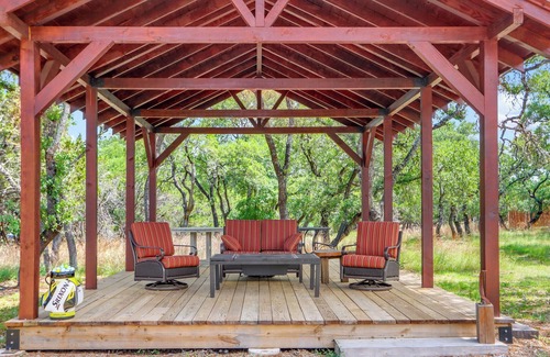 Wimberley Cabin | Pet-Friendly Retreat: Three Sisters Casita 1 in Wimberley
