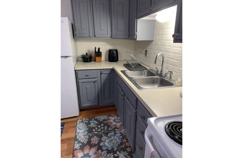 Gainesville House | Family-Friendly Stay at Three Sisters Duplex with Kitchen