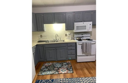 Gainesville House | Family-Friendly Stay at Three Sisters Duplex with Kitchen