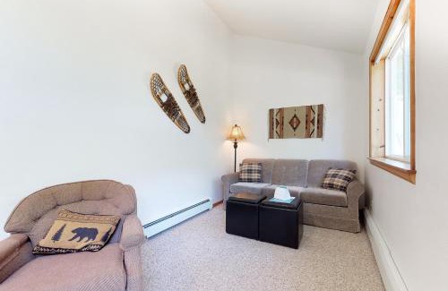 Carbondale House | Family-Friendly Retreat at Three Sisters Peak Cabin