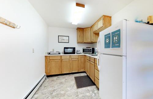 Carbondale House | Family-Friendly Retreat at Three Sisters Peak Cabin
