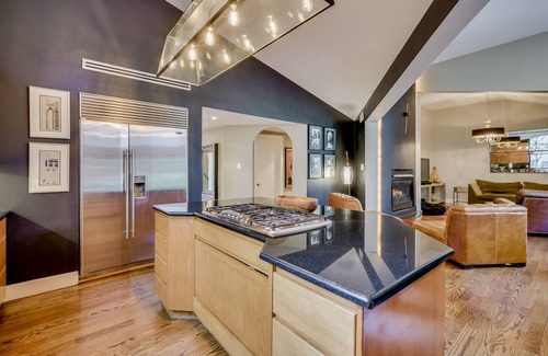 Cliff Over Lake Austin House | Modern Three Story Retreat in Central Austin with Breakfast