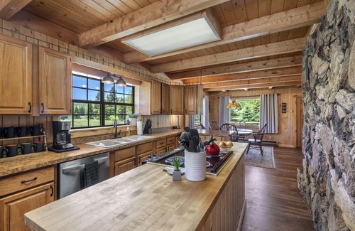 Creede House | Convenient Three-Story Home Near Fishing on Rio Grande