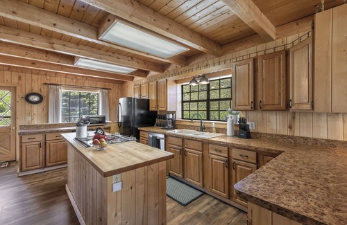 Creede House | Convenient Three-Story Home Near Fishing on Rio Grande