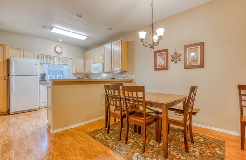 Government Camp Condo | Relaxing Retreat with Pool, Hot Tub & Sauna Access