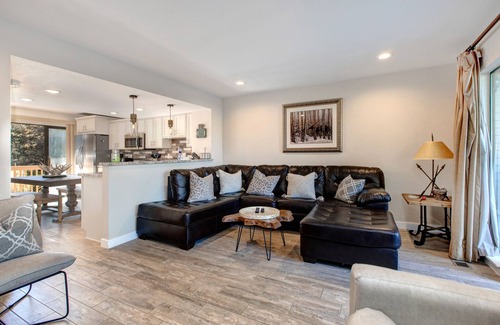 Park Meadows House | Cozy Townhome with Private Hot Tub & Gas Fireplace Retreat