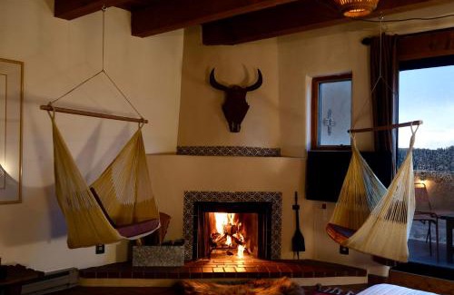 Arroyo Seco Apartment | Top-Rated Studios at Canyon Base – Perfect for Families