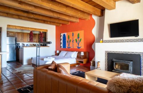 Arroyo Seco Apartment | Top-Rated Studios at Canyon Base – Perfect for Families
