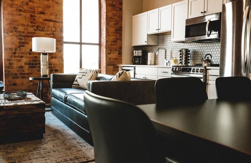 Jonesville Apartment | Exceptional Three Trails Unit 4 Townhouse with Breakfast