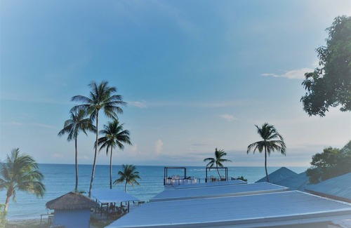 Maret Hotel | Relax at Sarocha Villa: Pool, Ocean View & Spa Amenities