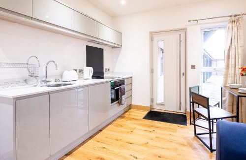 Pettistree House | Welcoming Three Tuns Apartments - Family-Friendly Retreat