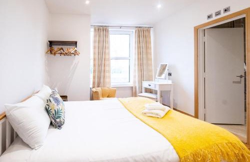 Pettistree House | Welcoming Three Tuns Apartments - Family-Friendly Retreat