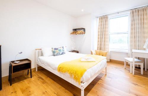 Pettistree House | Welcoming Three Tuns Apartments - Family-Friendly Retreat