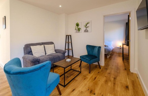 Pettistree House | Pet-Friendly Haven at Three Tuns - Garden Suite 3