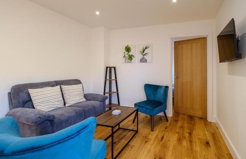 Pettistree House | Pet-Friendly Haven at Three Tuns - Garden Suite 3