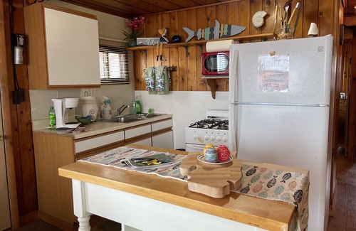 Oscoda Cabin | Spacious Three-Bedroom Retreat with Kitchen and Deck