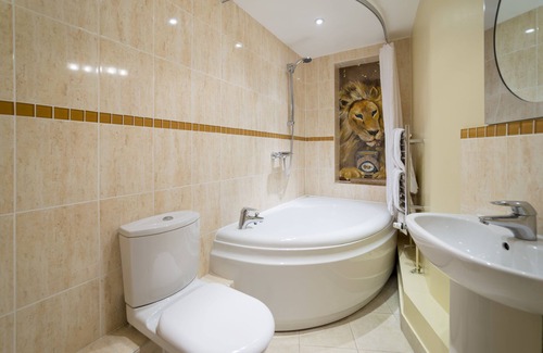 Chipping Campden Hotel | Guest Rated: Three Ways House Hotel with Family-Friendly Amenities