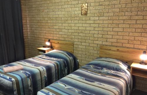 Gilgandra Hotel | Welcoming Three Ways Motel: Family-Friendly & Accessible Stay