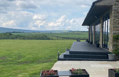 Honley House | Discover Three Winds Guesthouse: Pet-Friendly Retreat
