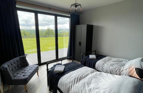 Honley House | Discover Three Winds Guesthouse: Pet-Friendly Retreat