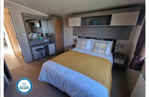 Skegness House | Next to Fantasy Island: Family-Friendly Fun Awaits!