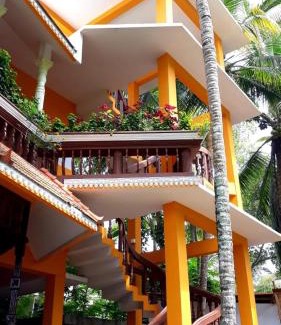 Neyyattinkara House | Relax at Thriphala Ayurveda Yogashram with Spa & Breakfast